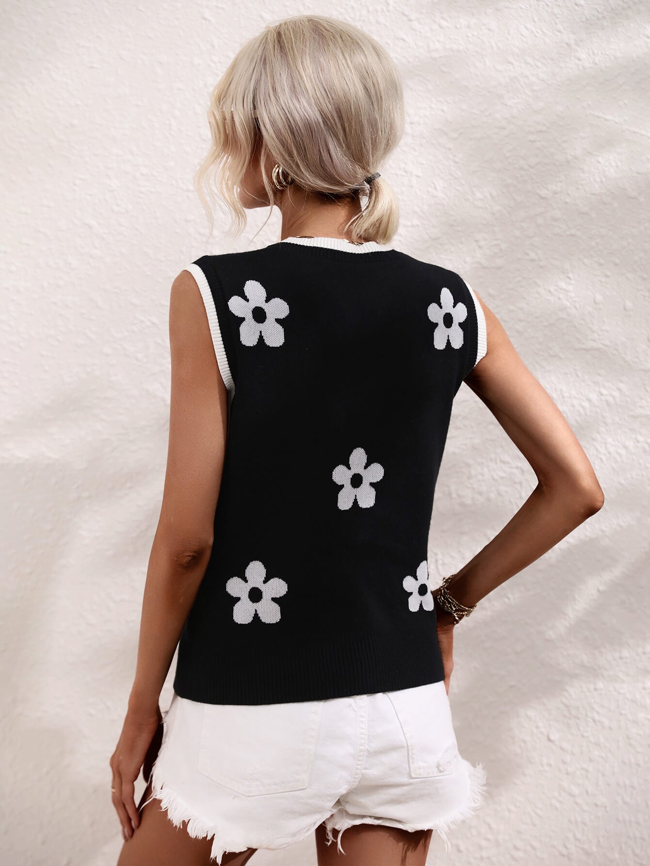 Floral Contrast Ribbed Trim Sweater Vest - EMMY